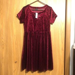 NWT: Torrid Maroon Velvet Mickey dress, size 0
